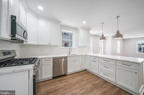 220 Ardmore Ave, Ardmore PA 19003-1201 exterior