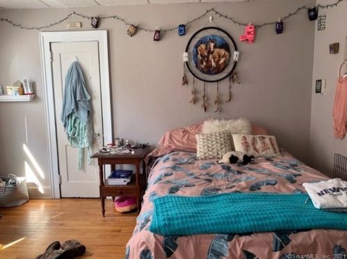 124 Stratford Rd, New Britain CT  06053-3238 exterior