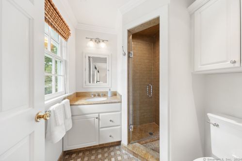 38 Pequot Trl, Westport CT 06880-2930 exterior