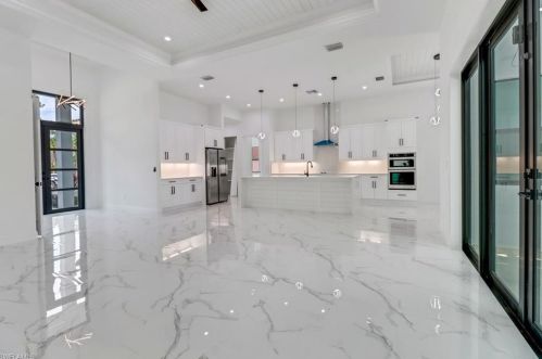 2780 14th Ave, Naples, FL 34120-5552