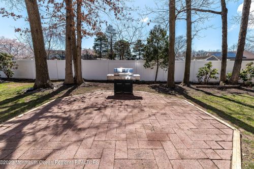 523 Holmes Ave, Lacey NJ  08731-1509 exterior