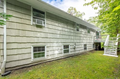 1 Hidden Lk Ct, Ridgefield CT 06877-2310 exterior