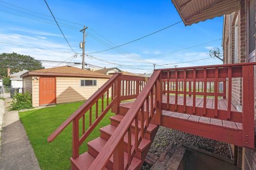 6130 Moody Ave, Chicago IL 60638-3545 exterior