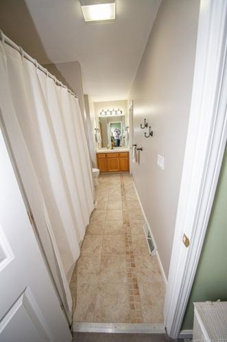 16 Misty Mdw Rd, Enfield CT 06082-3943 exterior