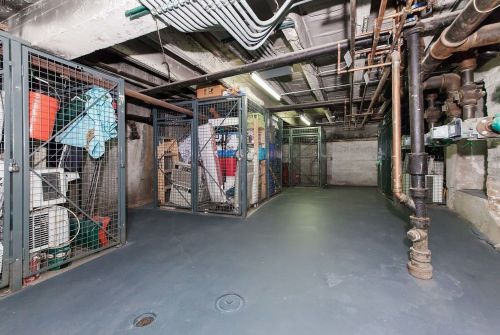 647 Sheridan Rd, Chicago IL  60613-3592 exterior