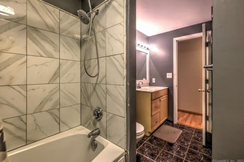 48 Stevens St, Milford CT 06460-7869 exterior