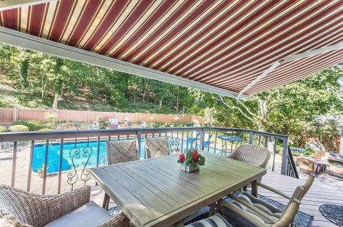 66 Gannet Dr, Commack NY 11725-4929 exterior