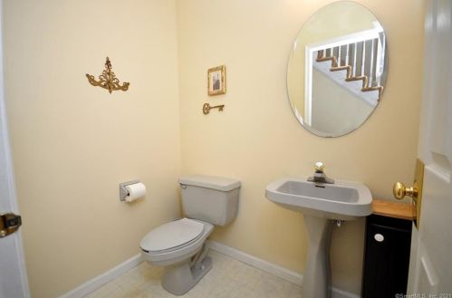 100 Pierce Blvd, Windsor CT 06095-1787 exterior