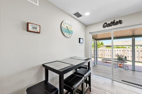 670 97 Ave, Naples FL 34108-2281 exterior