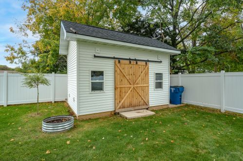 8523 Westnedge Ave, Kalamazoo MI  49002-6227 exterior