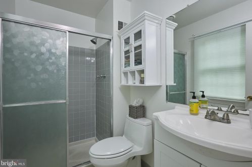 629 Goldsborough Dr, Rockville MD 20850-1905 exterior