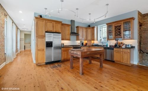 1342 Roscoe St, Chicago IL 60618-5132 exterior