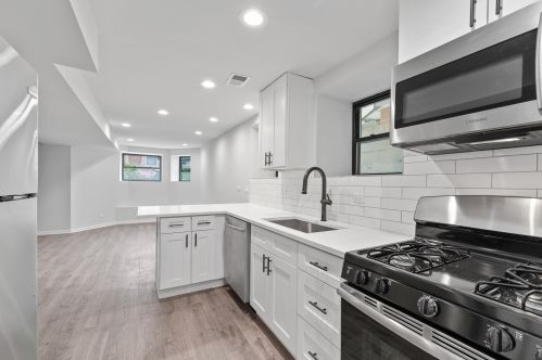 3142 Diversey Ave, Chicago IL 60647-1558 exterior