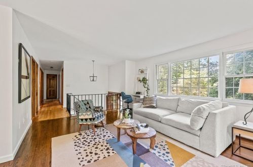 1 Hidden Lk Ct, Ridgefield CT 06877-2310 exterior