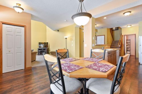 2198 Shamrock Pl, Chaska MN 55318-5405 exterior