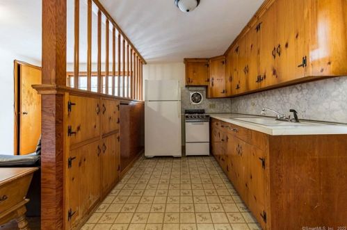 147 Funston Ave, Torrington CT 06790-6219 exterior