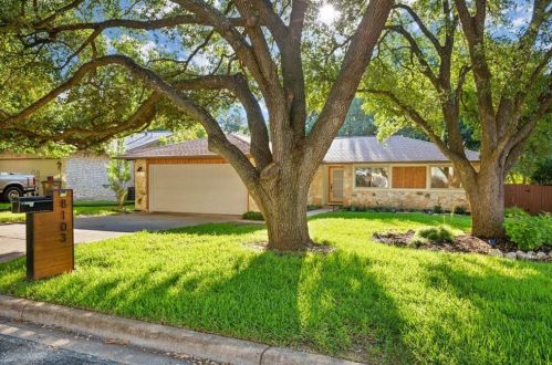 8103 Appomattox Dr, Austin, TX 78745-6903