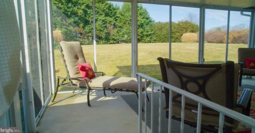 22 Lincoln Dr, Hanover PA 17331-4906 exterior