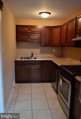 510 3rd St, Darby, PA 19023-3113