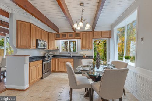 5837 Biscayne Dr, Alexandria VA  22303-1925 exterior