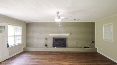 6131 Hudgens Rd, Atlanta GA  30349-1401 exterior