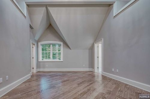 80 Claremont Rd, Bernardsville NJ 07924-1505 exterior