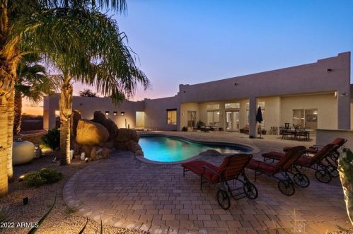 2007 Carriage Dr, Phoenix AZ 85086-8413 exterior