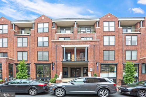 3210 Grace St, Washington, DC 20007-3613