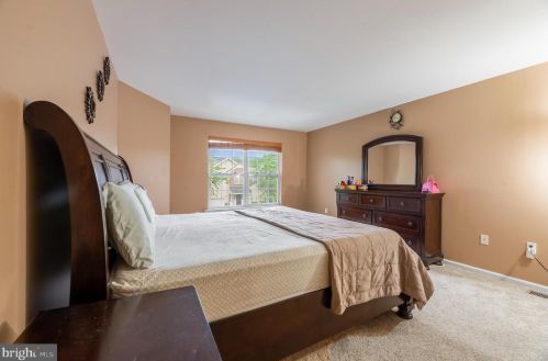 99 Frst Dr, Piscataway NJ 08854-2276 exterior