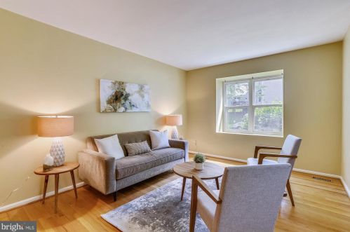 145 Kinsman View Cir, Silver Spring, MD 20901-1600