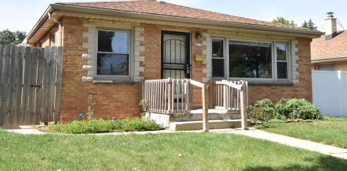 4613 67th St, Milwaukee, WI 53218-4823