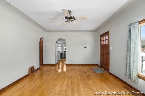 2533 Philo Ave, Meskegon MI 49441-1229 exterior