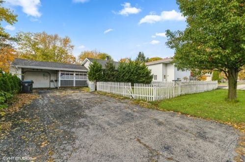 206 Baldwin Ave, Waukegan, IL 60085-3202