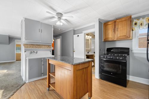 2154 69th St, Milwaukee, WI 53213-1924