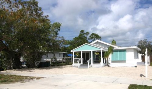 1017 Rdg St, Naples FL 34103-4223 exterior