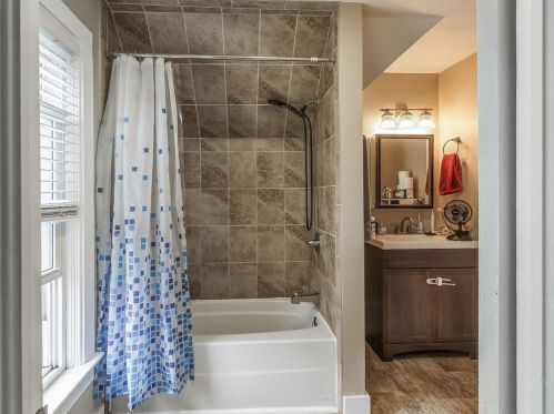 935 10 St, Manitowoc WI 54220-3307 exterior