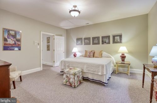 1613 Maddux Ln, Mc Lean VA 22101-3200 exterior