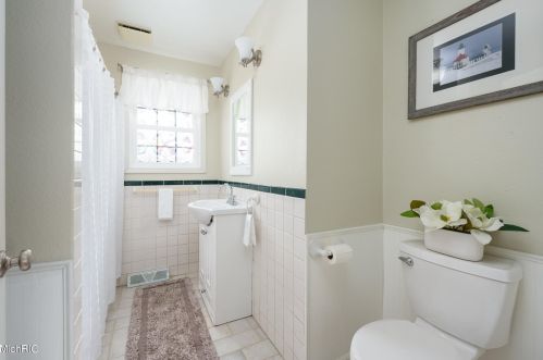 45551 Peninsula Dr, Grand Junction MI 49056-9462 exterior