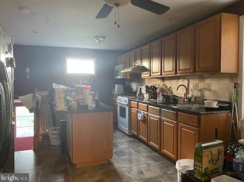 15 Pne St, Camden NJ 08103-3353 exterior