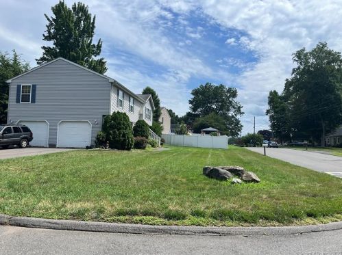 26 Campania Rd, Enfield, CT 06082-1852