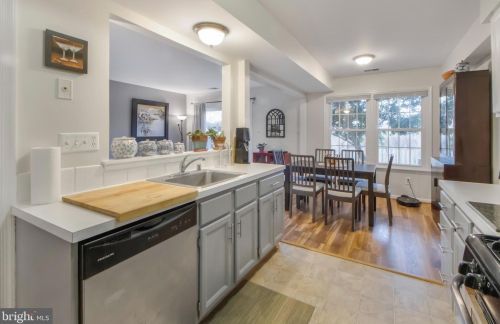 307 Charles St, Rockville, MD 20850-1576