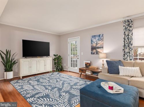 6070 Alexander Ave, Alexandria VA  22310-4382 exterior