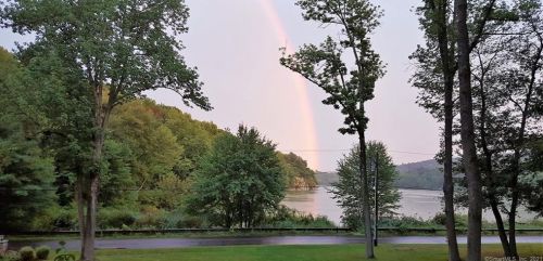 303 Mamanasco Rd, Ridgefield CT 06877-2425 exterior