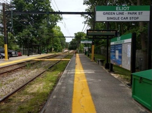 19 Thurston Rd, Newton MA 02464-1244 exterior