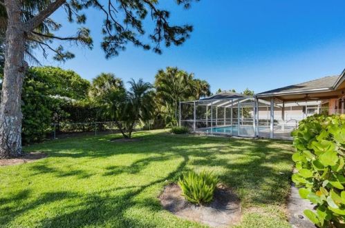 660 111 Ave, Naples FL 34108-1824 exterior