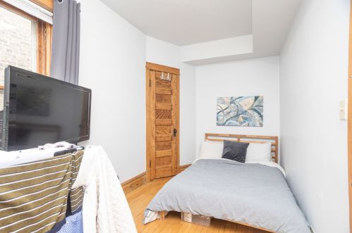 3746 Magnolia Ave, Chicago IL 60626-5305 exterior