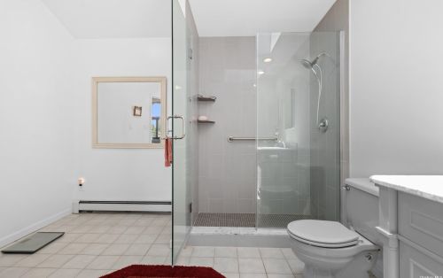 2 Furth Rd, Valley Stream NY 11581-2531 exterior