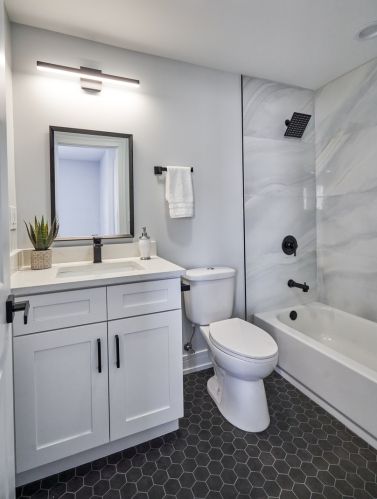 4452 Leland Ave, Chicago IL  60630-4043 exterior