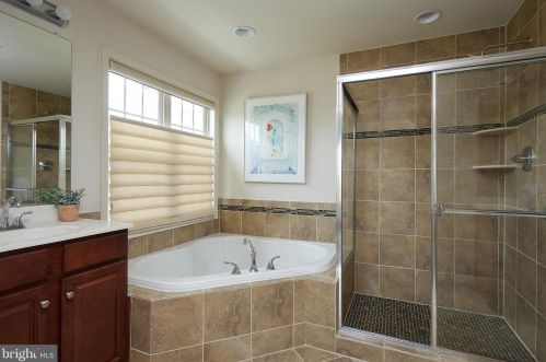 1209 Poplar Run Dr, Silver Spring MD 20906-6717 exterior