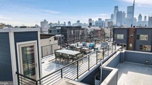 2011 Brown St, Philadelphia PA 19123-2256 exterior